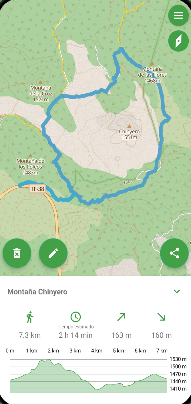 Pantalla de DescubreSendero: ruta planificada con distancia, tiempo y perfil de altitud
