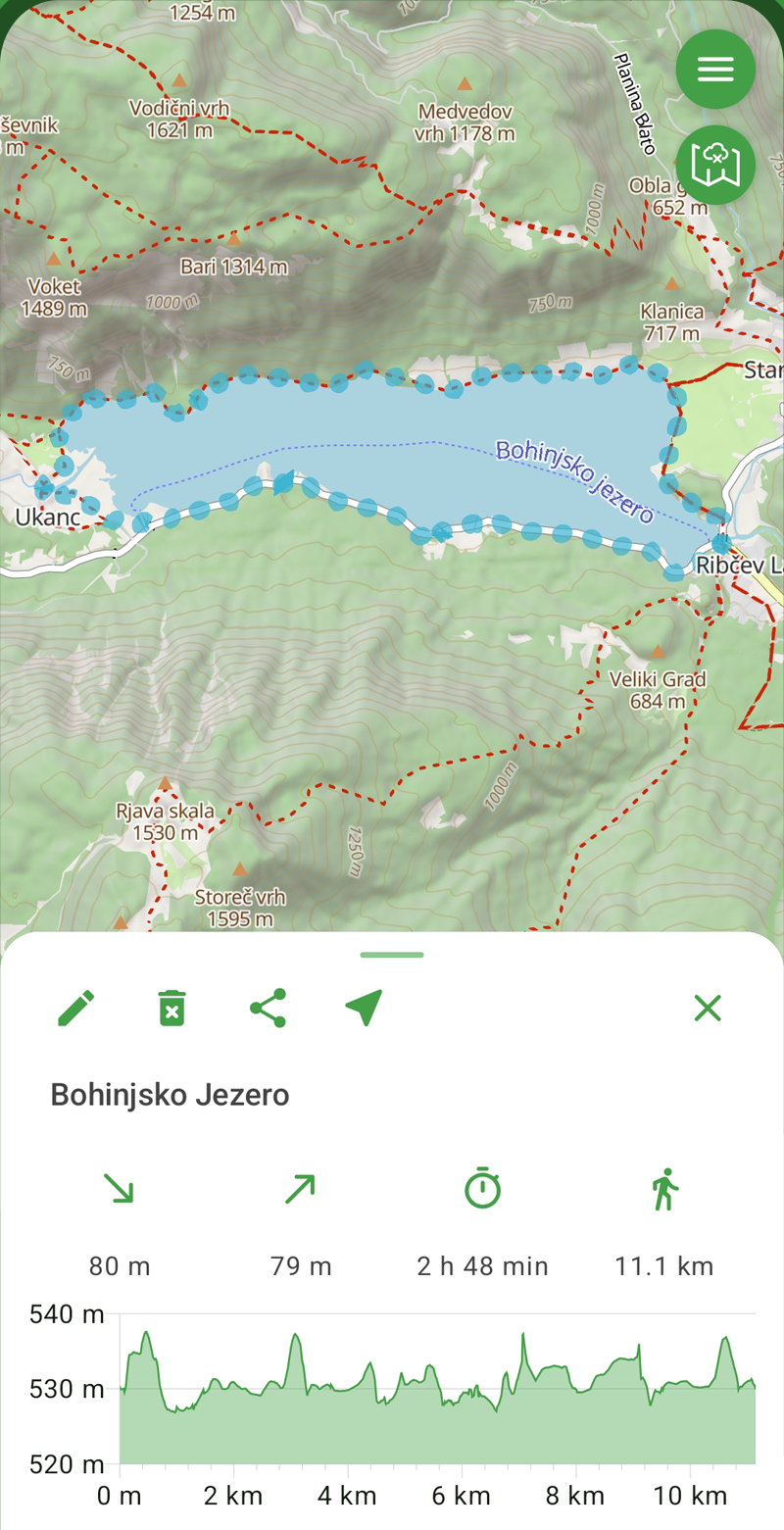 Zaslon aplikacije OdkrijPot: načrtovana pot ob Bohinjskem jezeru z razdaljo, časom in višinskim profilom